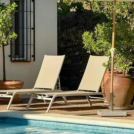 Andalusian House With Pool Near Prázdninový dům
